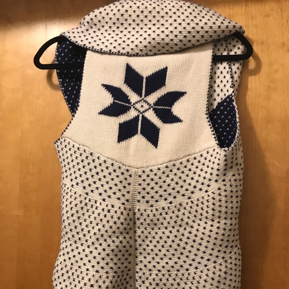 Sweater vest
